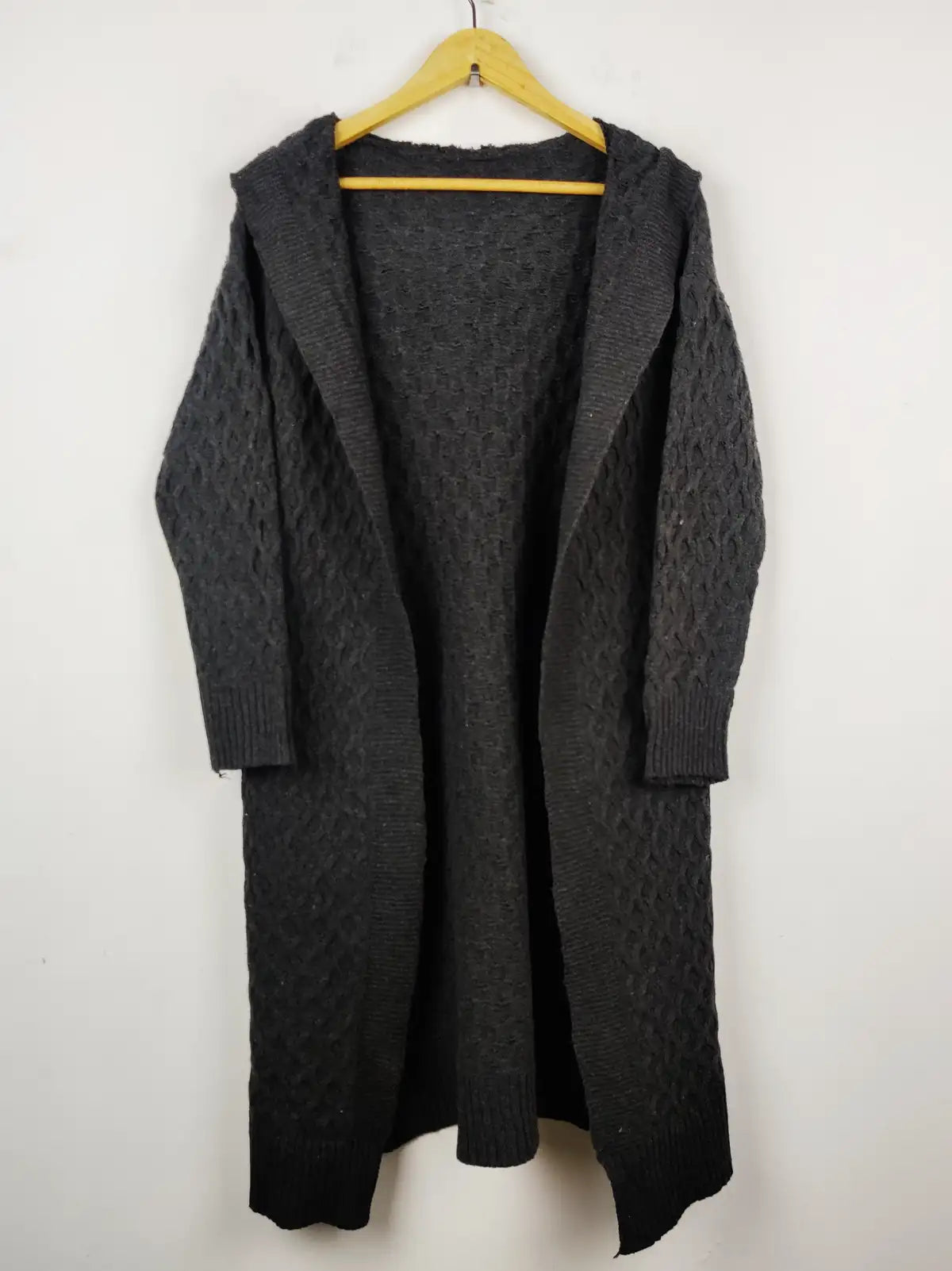 Buy online pre-used pre-loved 100% authentic & Original branded Unknown Brand (LC-4036) available in Pakistan. Top international brands avilable.