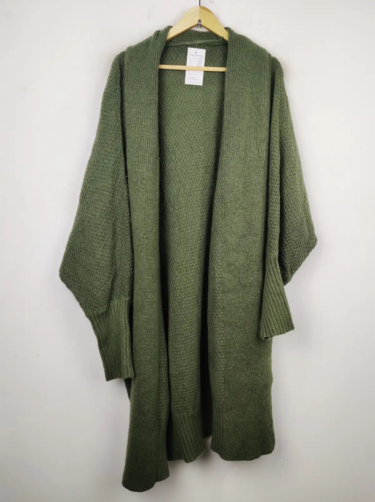 Buy online pre-used pre-loved 100% authentic & Original branded Unknown Brand (LC-4053) available in Pakistan. Top international brands avilable.