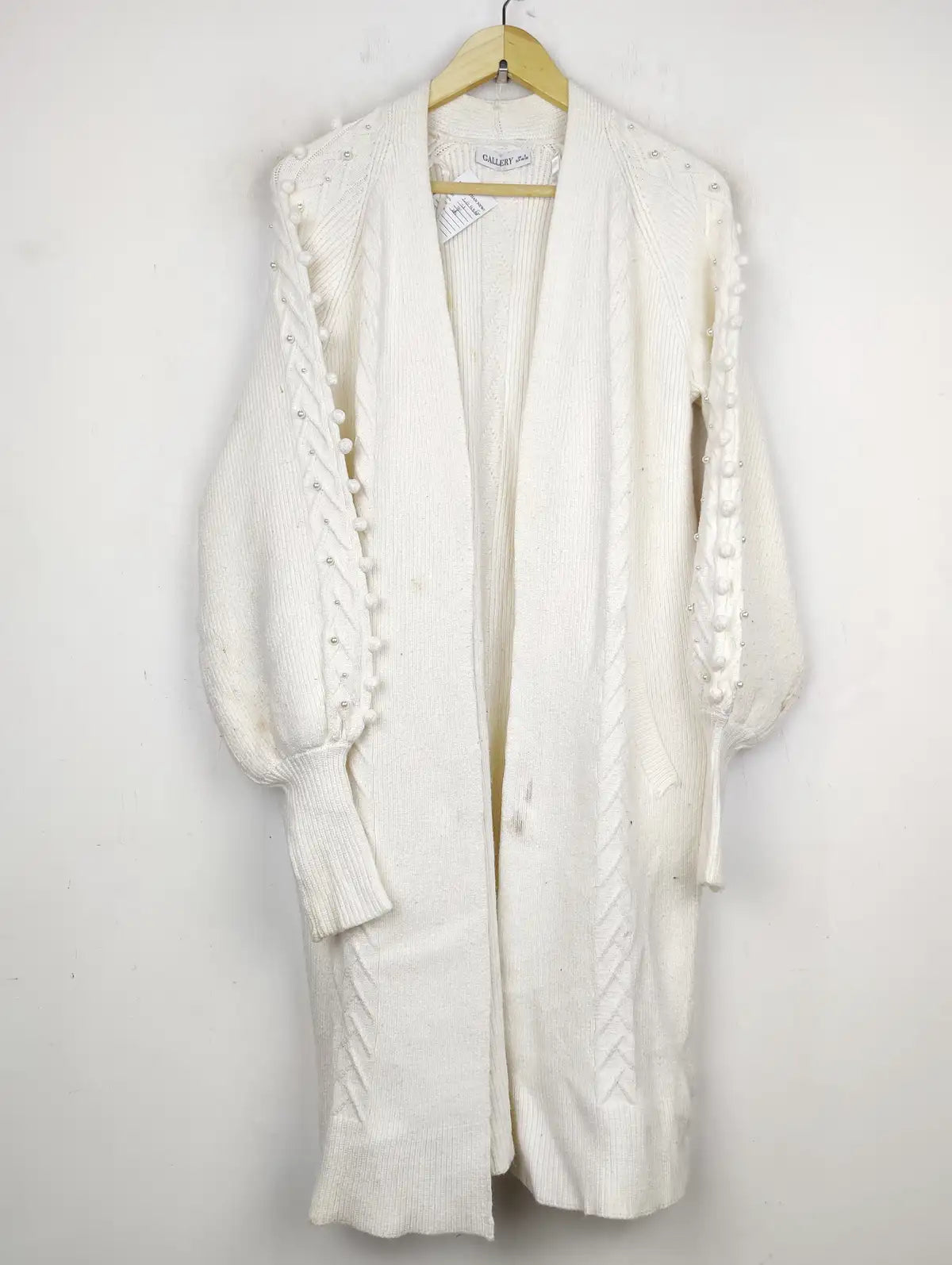 Buy online pre-used pre-loved 100% authentic & Original branded Gallery (LC-4058) available in Pakistan. Top international brands avilable.