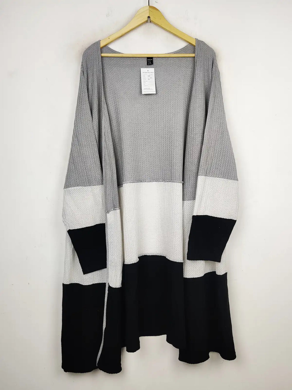 Buy online pre-used pre-loved 100% authentic & Original branded Shein (LC-4069) available in Pakistan. Top international brands avilable.