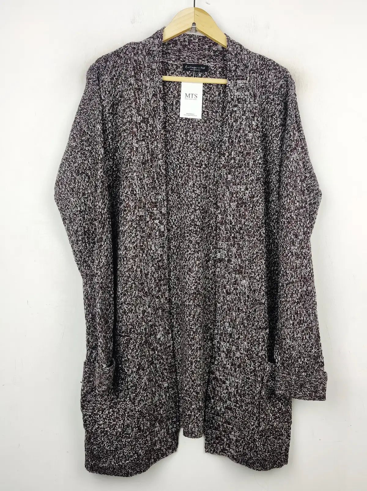 Buy online pre-used pre-loved 100% authentic & Original branded F&F (LC-4076) available in Pakistan. Top international brands avilable.