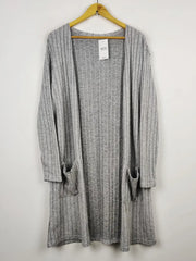 Buy online pre-used pre-loved 100% authentic & Original branded Unknown Brand (LC-4124) available in Pakistan. Top international brands avilable.