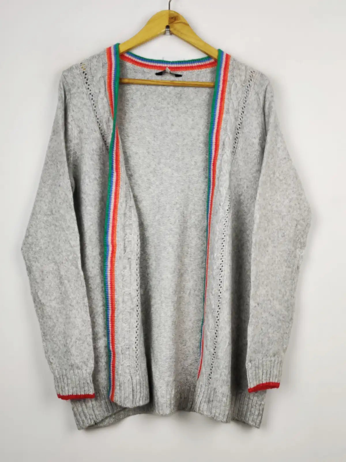 Buy online pre-used pre-loved 100% authentic & Original branded Joules (LC-4184) available in Pakistan. Top international brands avilable.