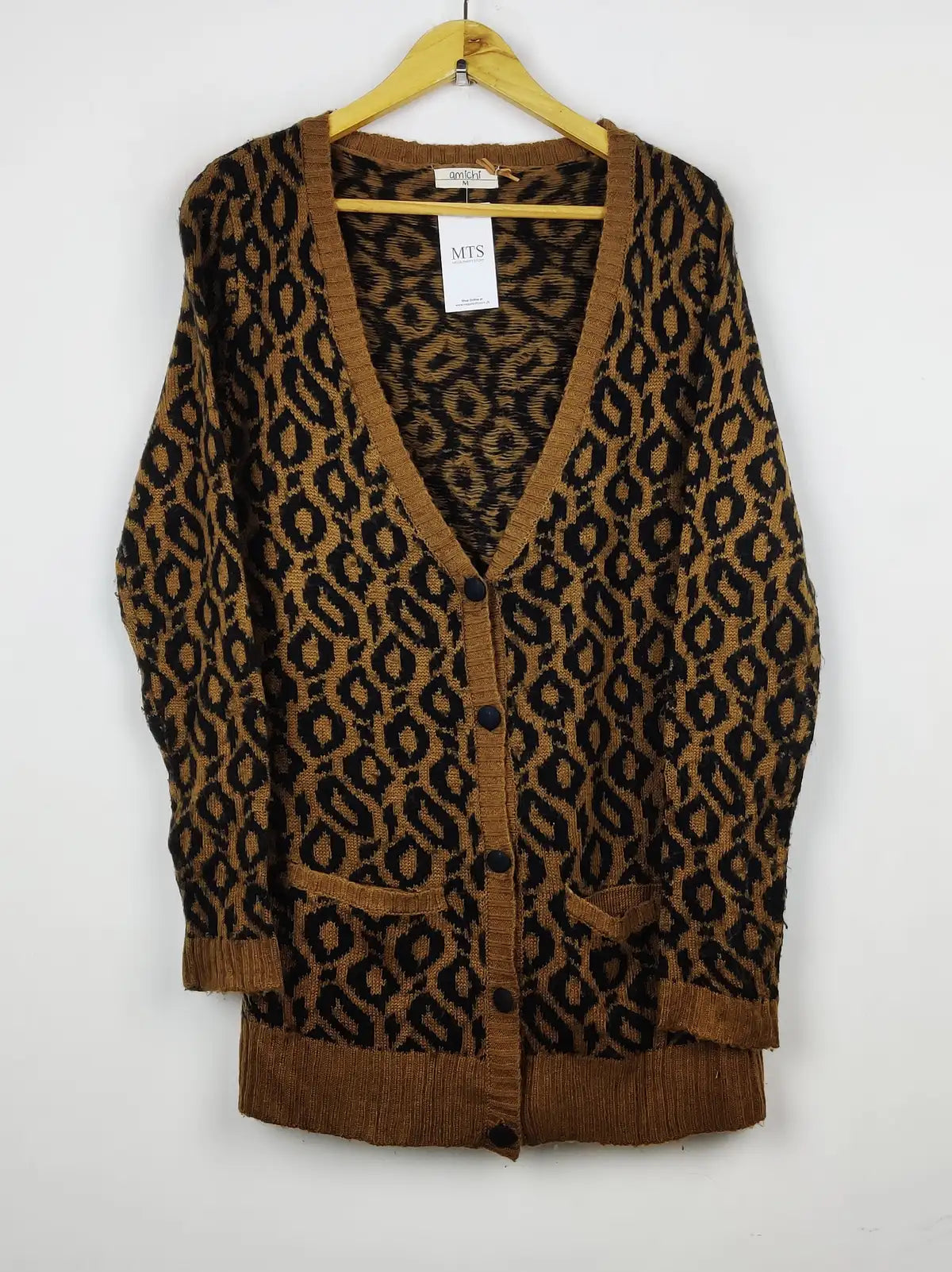 Buy online pre-used pre-loved 100% authentic & Original branded Amichi (LC-4249) available in Pakistan. Top international brands avilable.