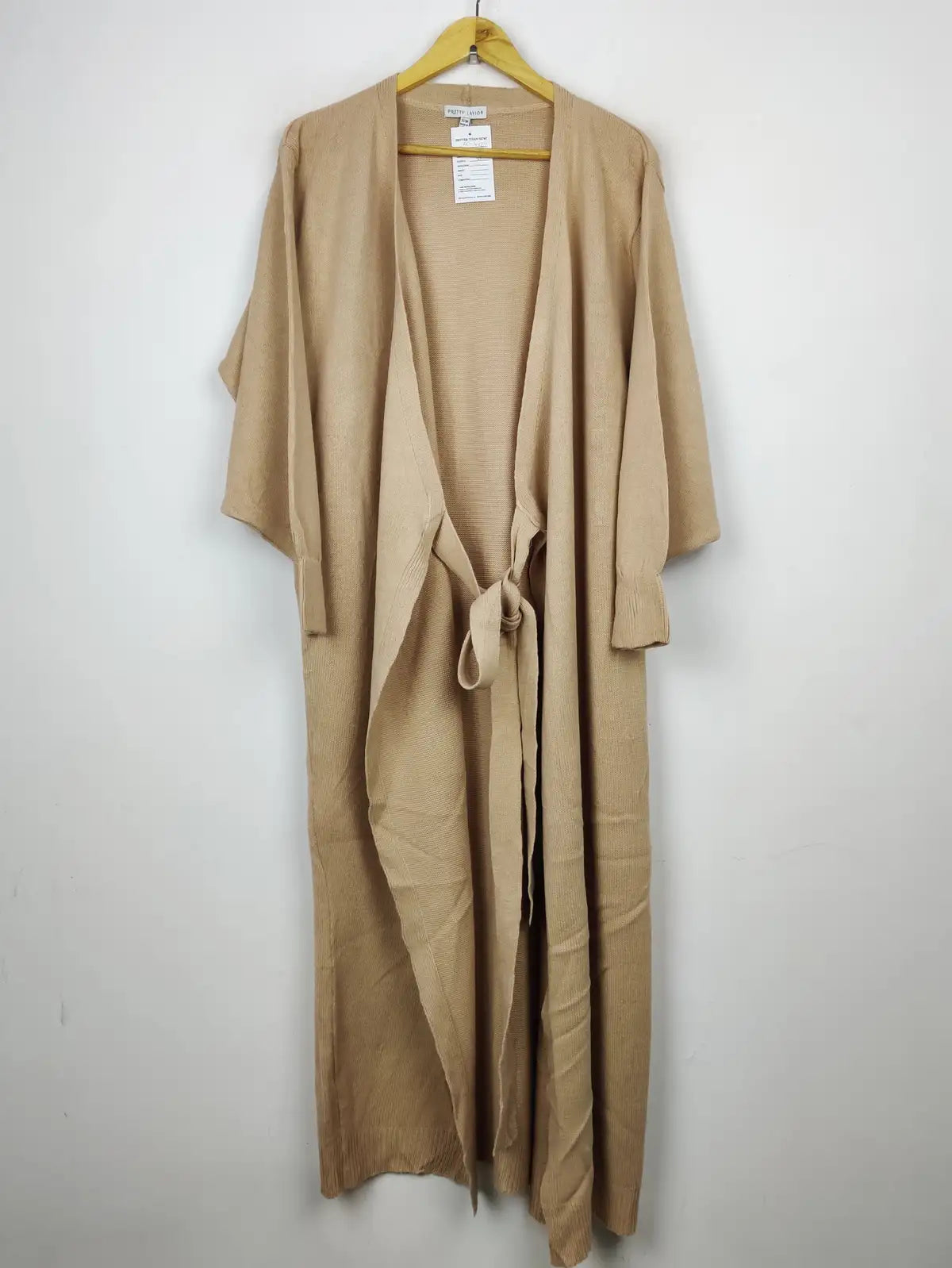 Buy online pre-used pre-loved 100% authentic & Original branded Pretty Lavish (LC-4427) available in Pakistan. Top international brands avilable.