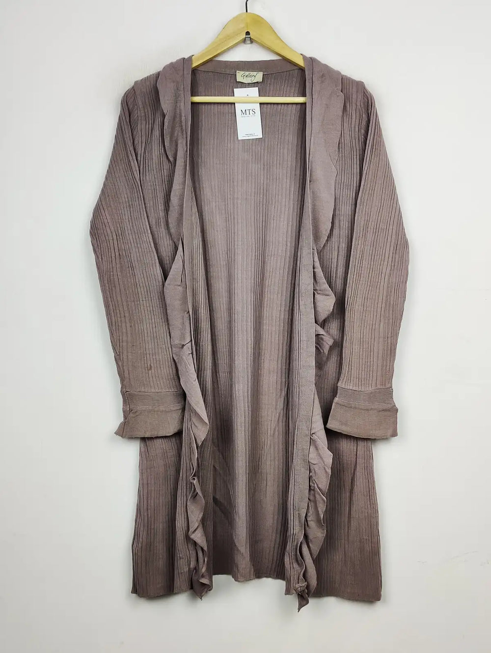 Buy online pre-used pre-loved 100% authentic & Original branded Gallery (LC-4528) available in Pakistan. Top international brands avilable.