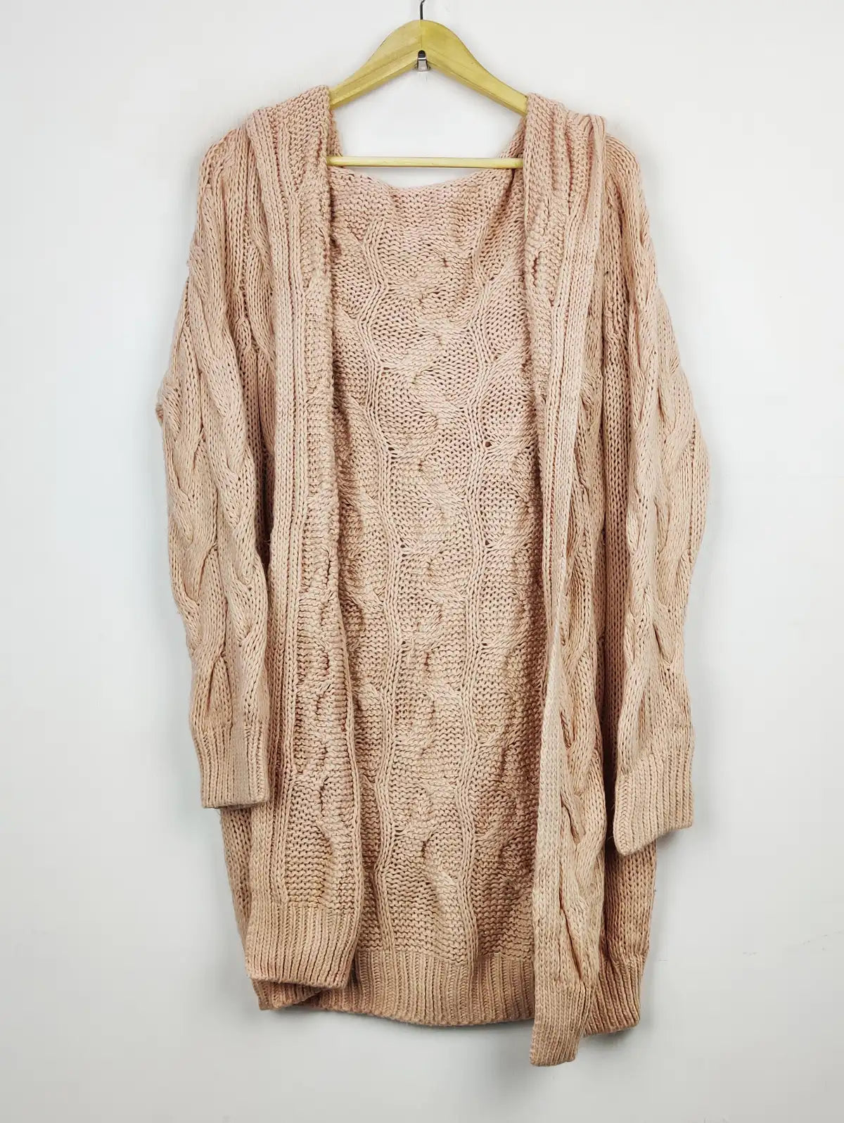 Buy online pre-used pre-loved 100% authentic & Original branded Unknown Brand (LC-4622) available in Pakistan. Top international brands avilable.