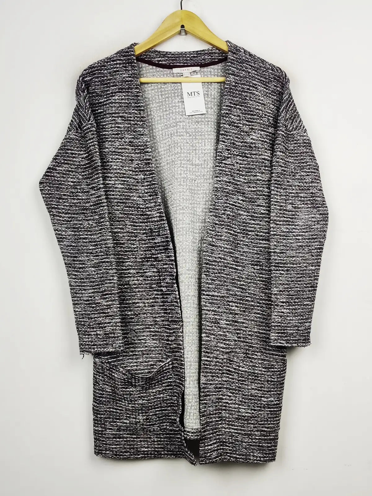 Buy online pre-used pre-loved 100% authentic & Original branded Esprit (LC-4693) available in Pakistan. Top international brands avilable.