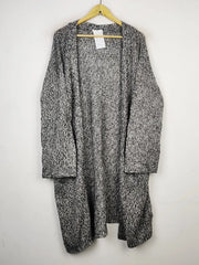 Buy online pre-used pre-loved 100% authentic & Original branded H&M (LC-4774) available in Pakistan. Top international brands avilable.