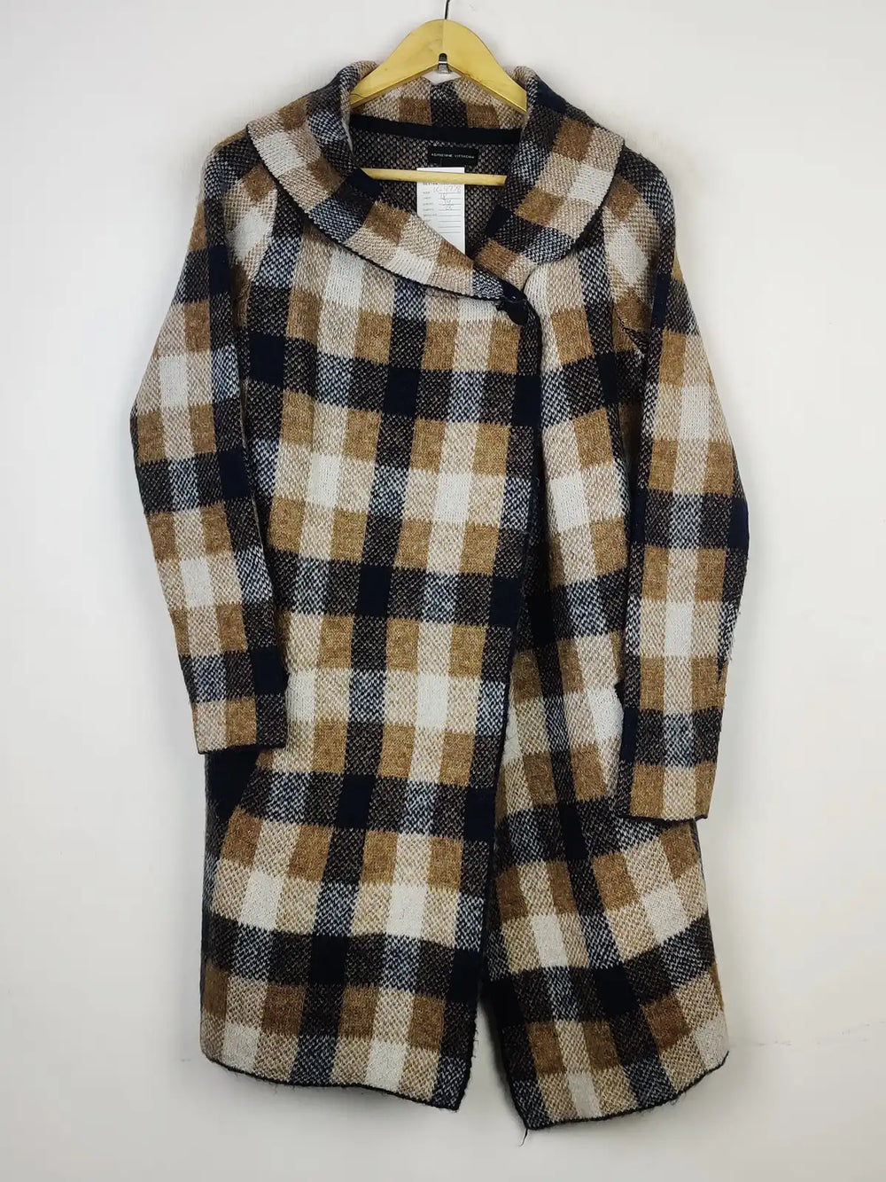 Buy online pre-used pre-loved 100% authentic & Original branded Adrienne Vittadini (LC-4778) available in Pakistan. Top international brands avilable.