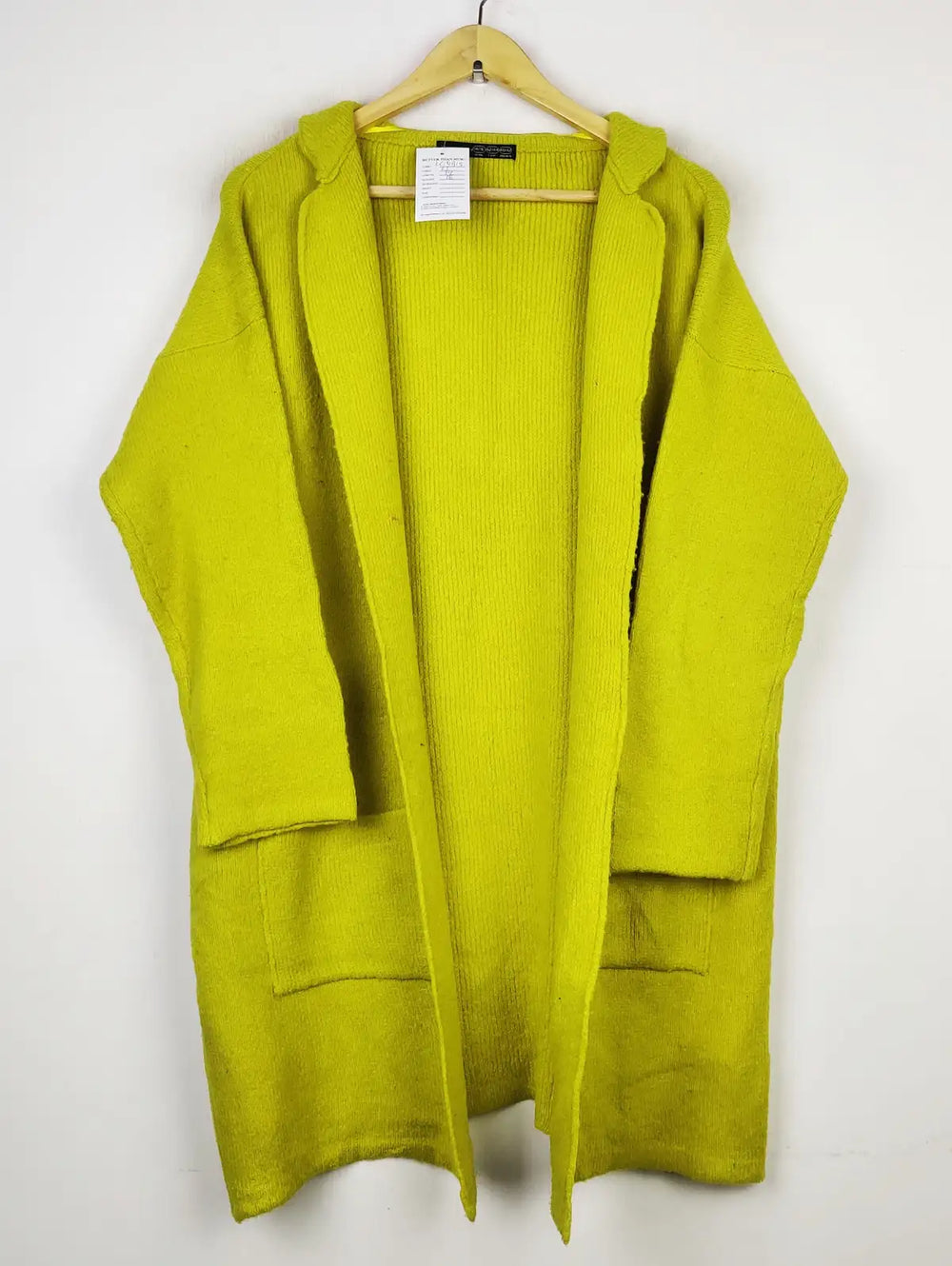 Buy online pre-used pre-loved 100% authentic & Original branded Atmosphere (LC-4819) available in Pakistan. Top international brands avilable.