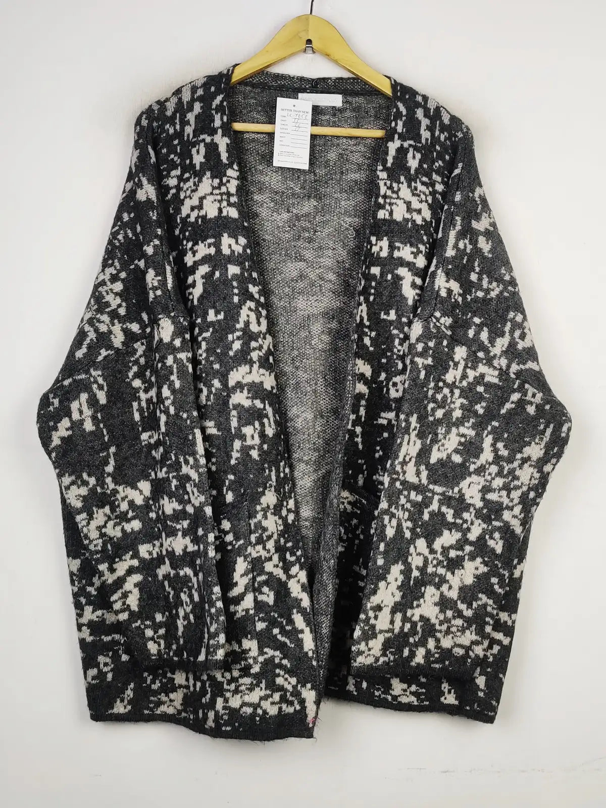 Buy online pre-used pre-loved 100% authentic & Original branded Sarah Tempest (LC-4858) available in Pakistan. Top international brands avilable.