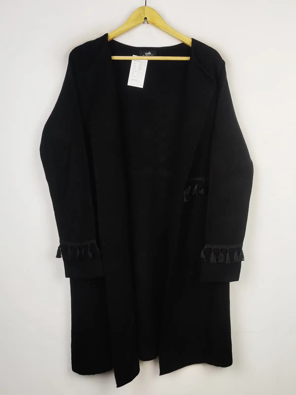 Buy online pre-used pre-loved 100% authentic & Original branded Wallis (LC-4873) available in Pakistan. Top international brands avilable.