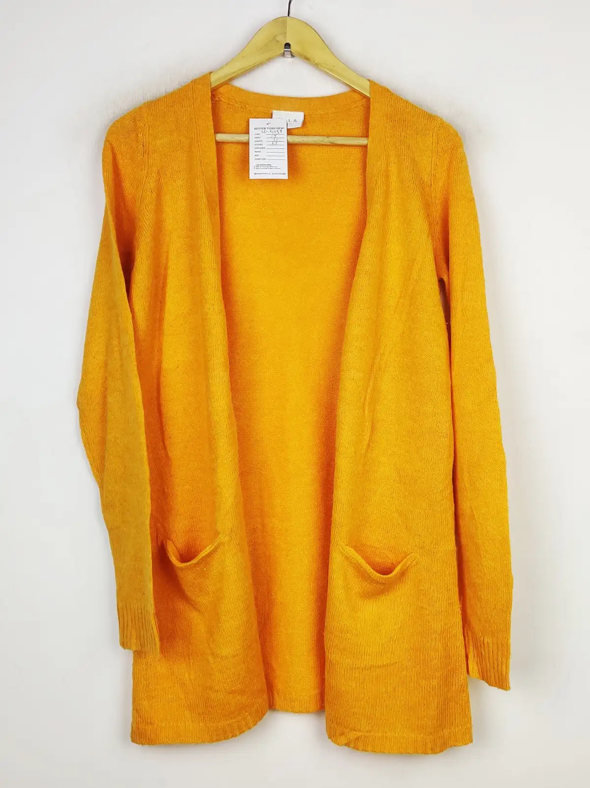 Buy online pre-used pre-loved 100% authentic & Original branded Vila (LC-4959) available in Pakistan. Top international brands avilable.