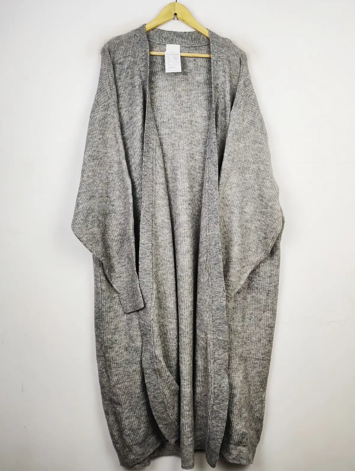 Buy online pre-used pre-loved 100% authentic & Original branded H&M (LC-4962) available in Pakistan. Top international brands avilable.