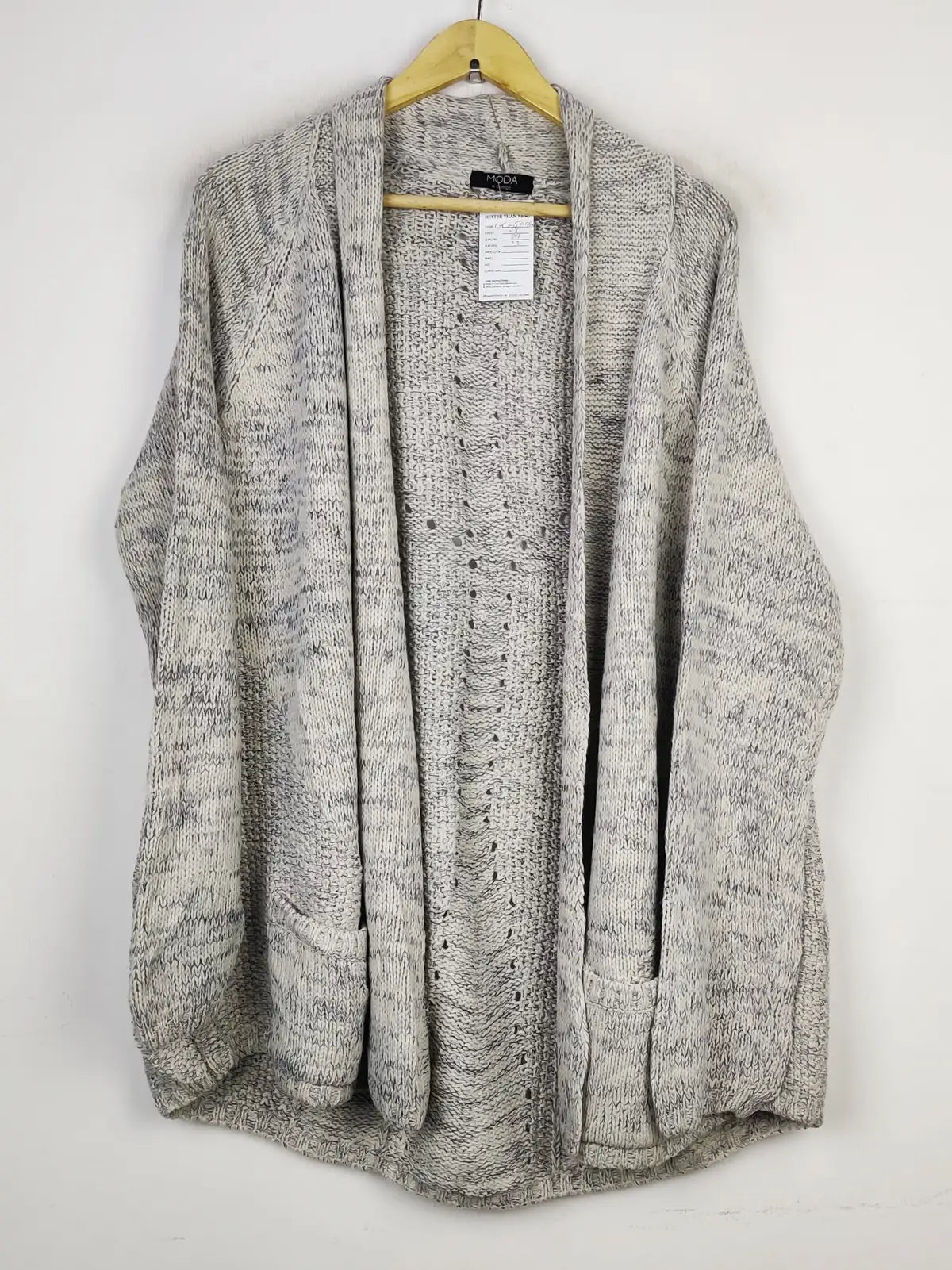 Buy online pre-used pre-loved 100% authentic & Original branded Moda (LC-5008) available in Pakistan. Top international brands avilable.