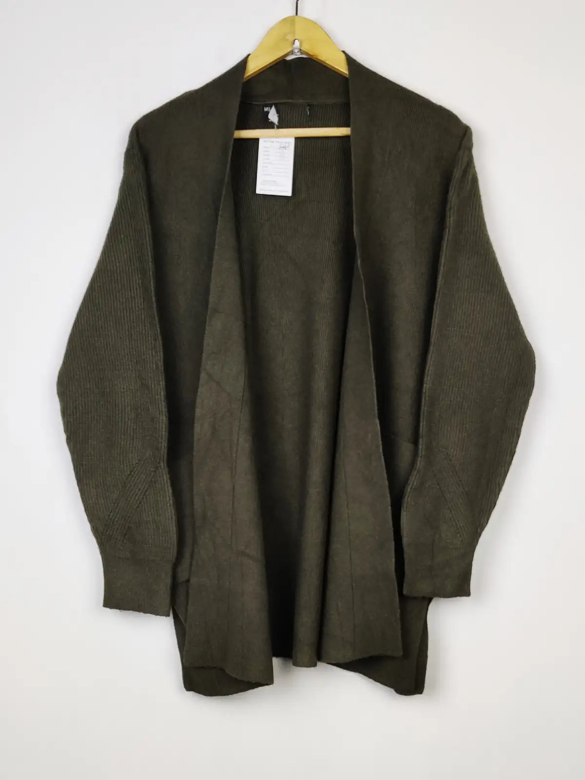 Buy online pre-used pre-loved 100% authentic & Original branded Marks & Spencer (LC-5068) available in Pakistan. Top international brands avilable.