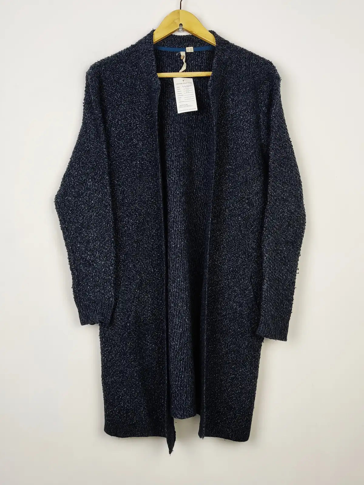 Buy online pre-used pre-loved 100% authentic & Original branded H&M (LC-5201) available in Pakistan. Top international brands avilable.