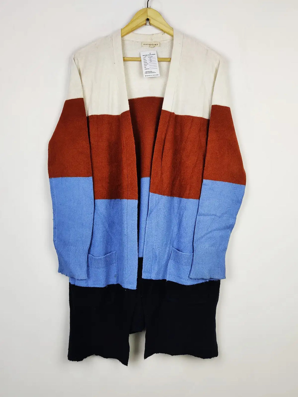 Buy online pre-used pre-loved 100% authentic & Original branded Retrology (LC-5339) available in Pakistan. Top international brands avilable.