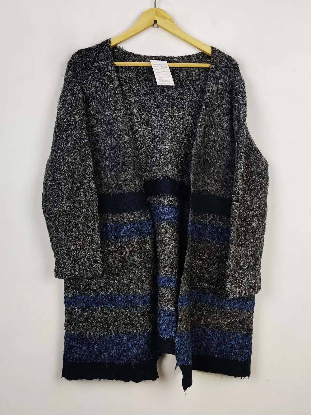 Buy online pre-used pre-loved 100% authentic & Original branded Cerulean (LC-5470) available in Pakistan. Top international brands avilable.