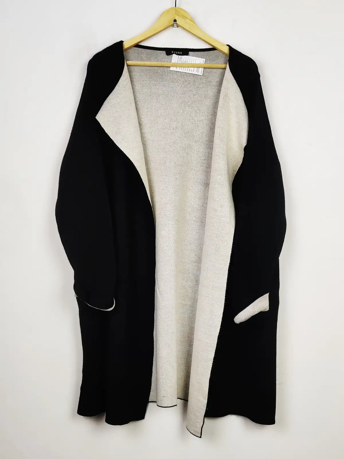 Buy online pre-used pre-loved 100% authentic & Original branded Evans (LC-5482) available in Pakistan. Top international brands avilable.