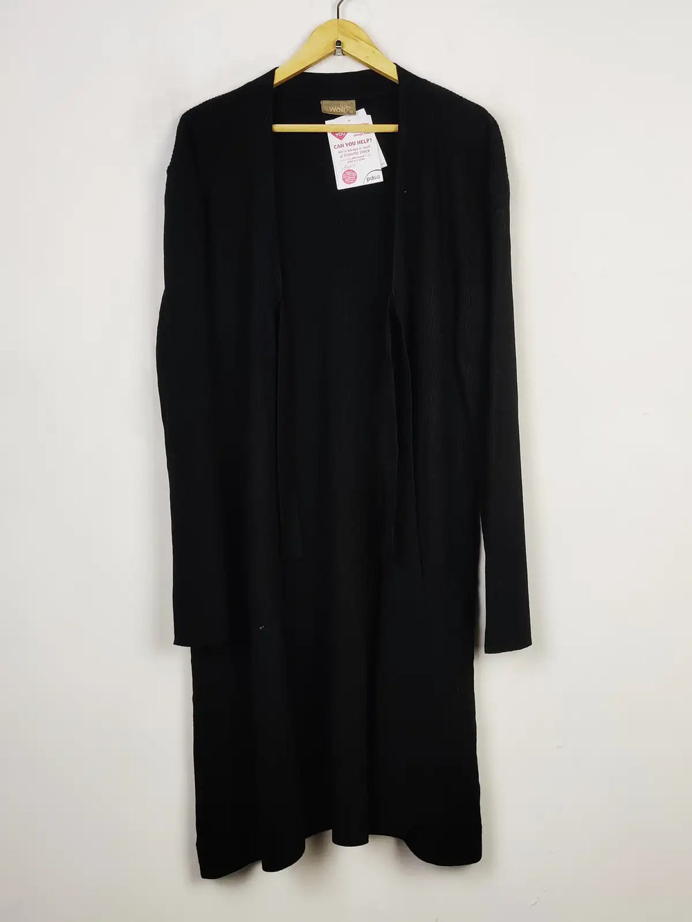 Buy online pre-used pre-loved 100% authentic & Original branded Wallis (LC-5484) available in Pakistan. Top international brands avilable.