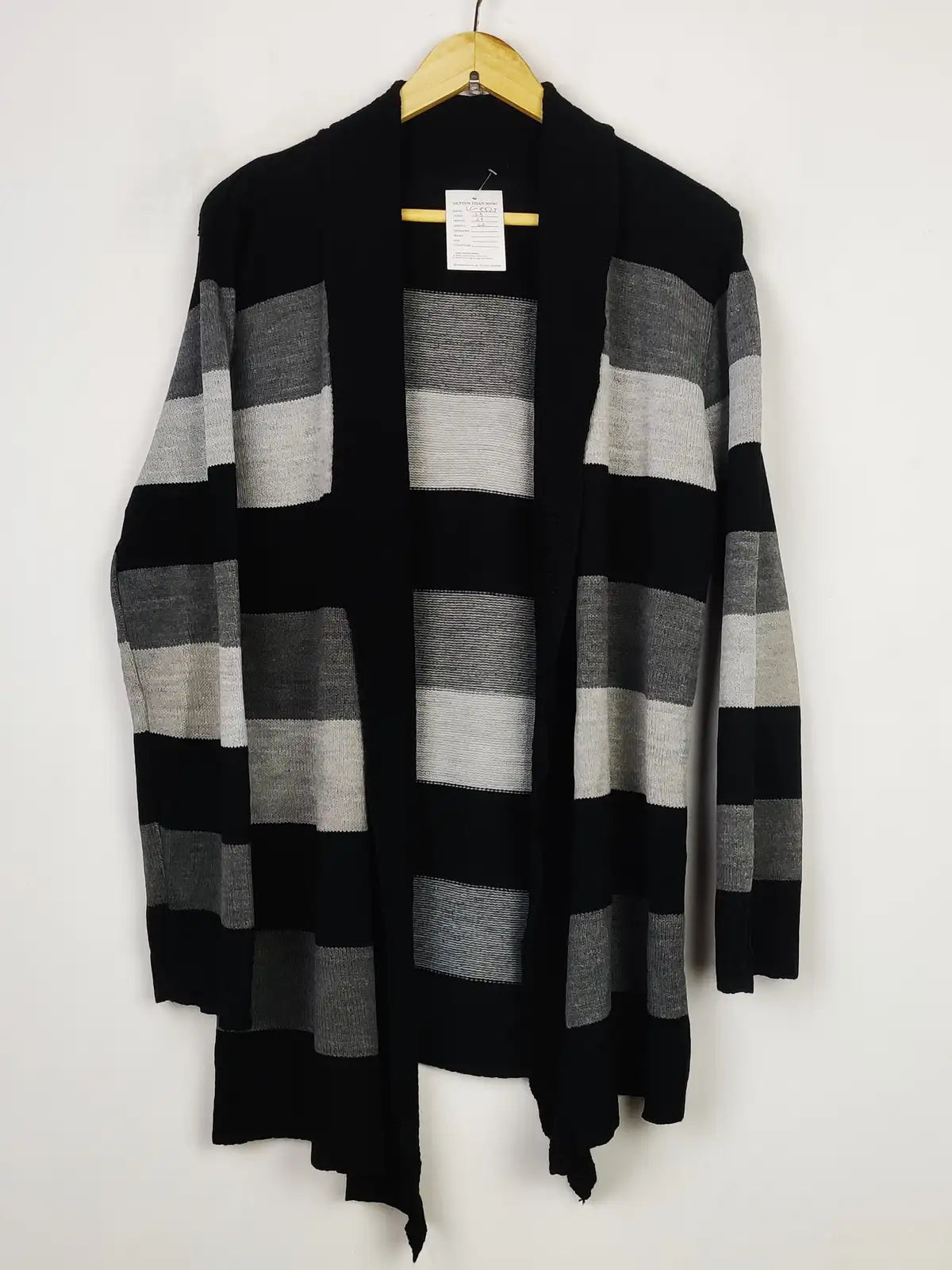 Buy online pre-used pre-loved 100% authentic & Original branded Unknown Brand (LC-5524) available in Pakistan. Top international brands avilable.