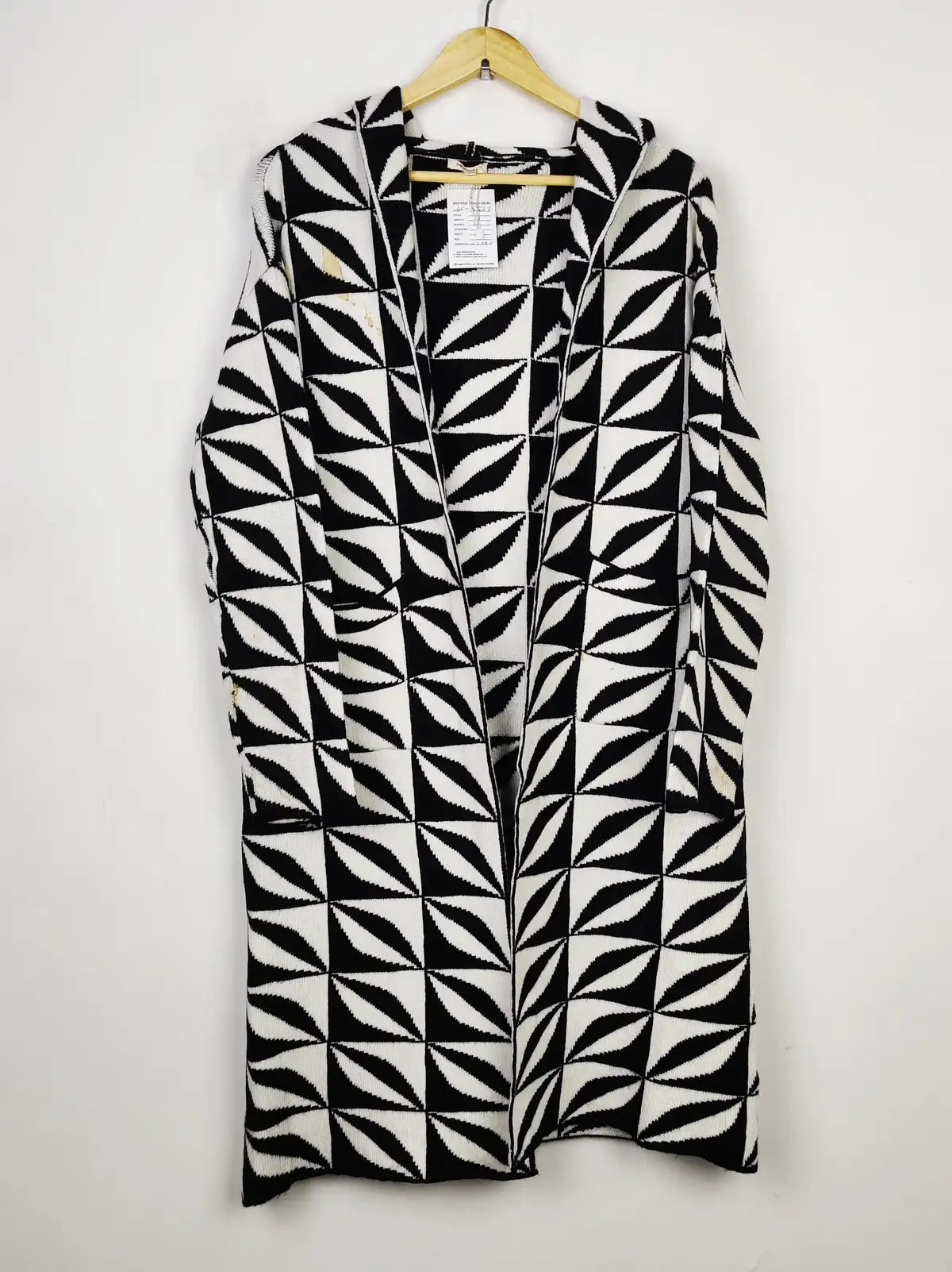 Buy online pre-used pre-loved 100% authentic & Original branded Mooccii (LC-5528) available in Pakistan. Top international brands avilable.