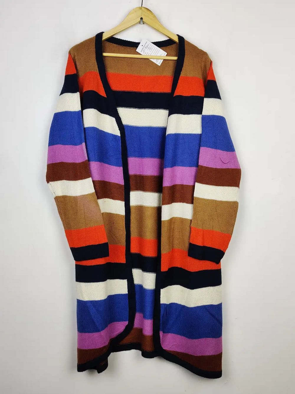 Buy online pre-used pre-loved 100% authentic & Original branded Unknown Brand (LC-5544) available in Pakistan. Top international brands avilable.