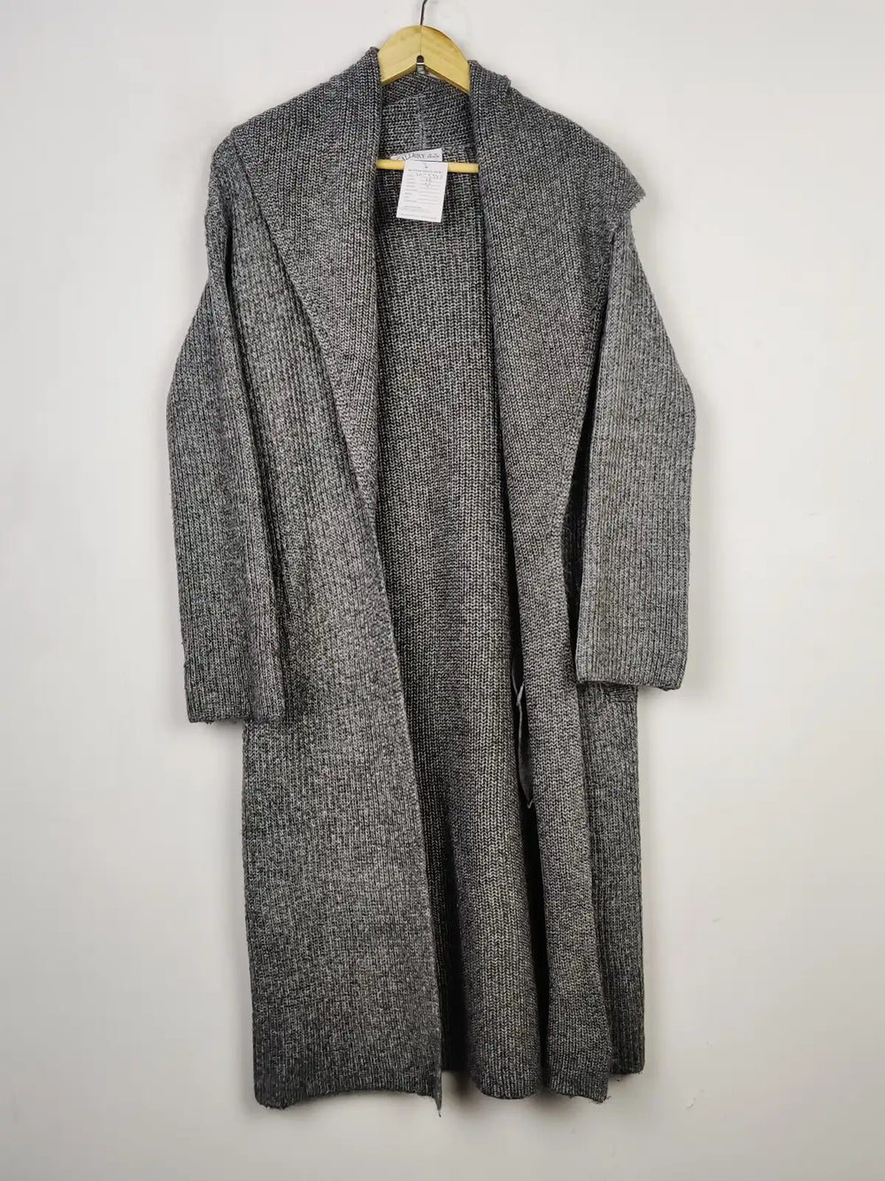 Buy online pre-used pre-loved 100% authentic & Original branded Gallery (LC-5548) available in Pakistan. Top international brands avilable.