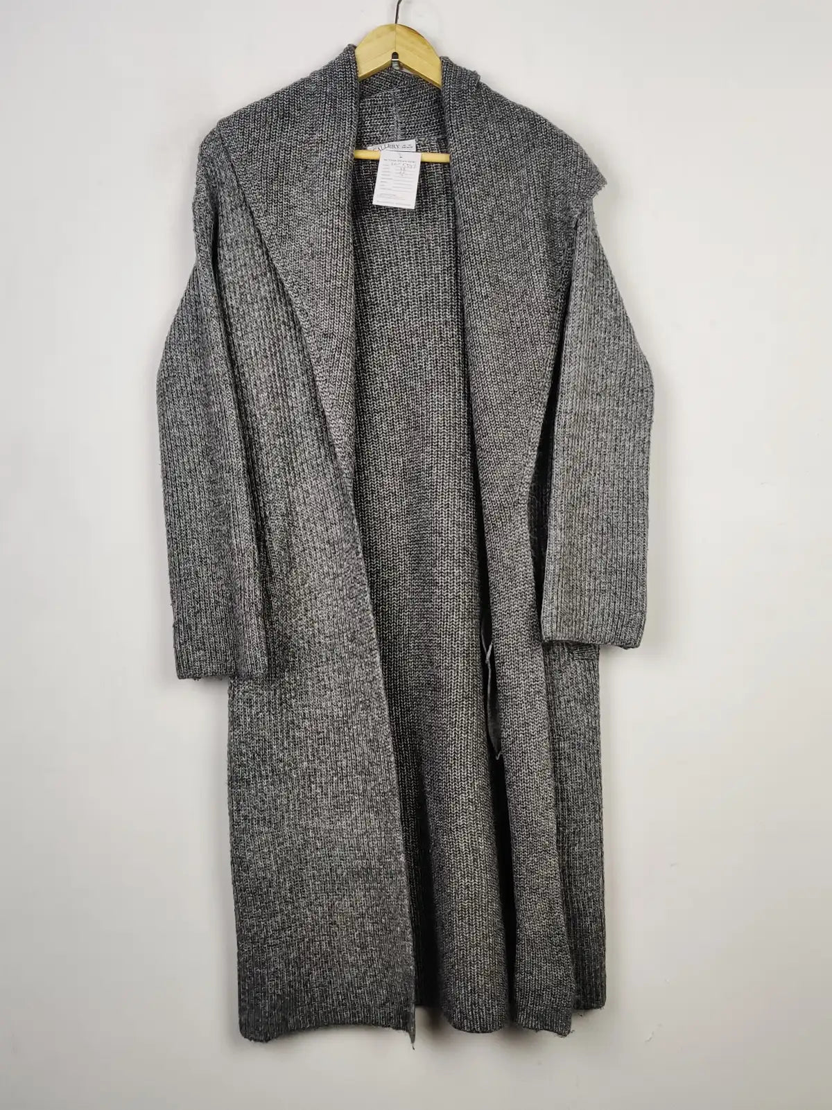 Buy online pre-used pre-loved 100% authentic & Original branded Gallery (LC-5548) available in Pakistan. Top international brands avilable.