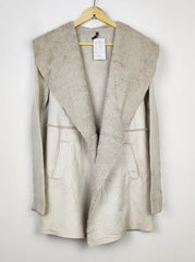 Buy online pre-used pre-loved 100% authentic & Original branded Stradivarius (LC-5558) available in Pakistan. Top international brands avilable.