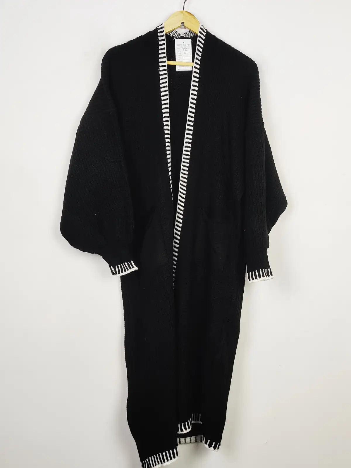 Buy online pre-used pre-loved 100% authentic & Original branded Unknown Brand (LC-5577) available in Pakistan. Top international brands avilable.