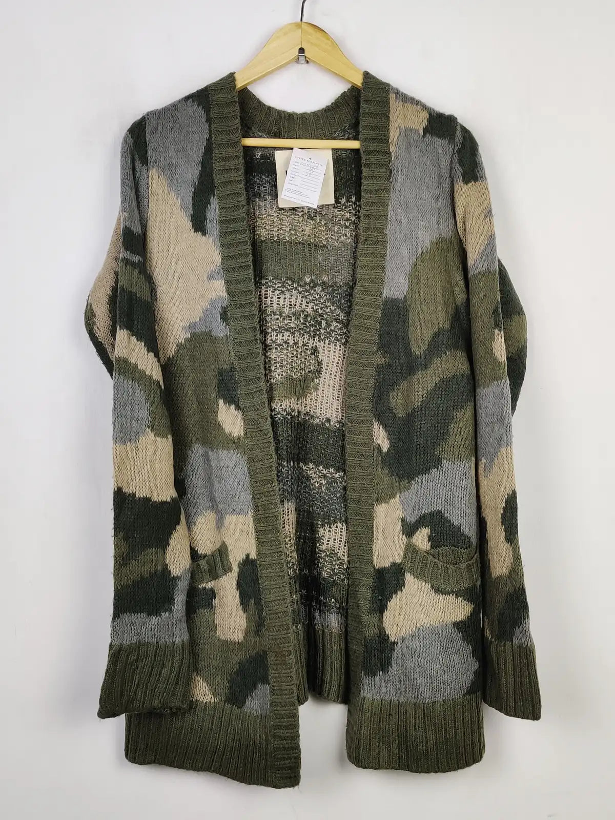 Buy online pre-used pre-loved 100% authentic & Original branded Hollister (LC-5583) available in Pakistan. Top international brands avilable.