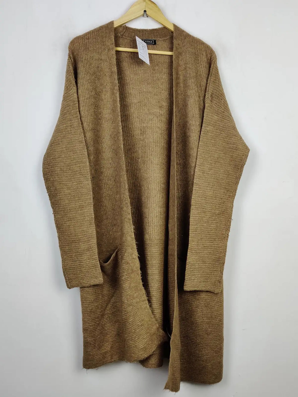 Buy online pre-used pre-loved 100% authentic & Original branded Avenue (LC-5585) available in Pakistan. Top international brands avilable.