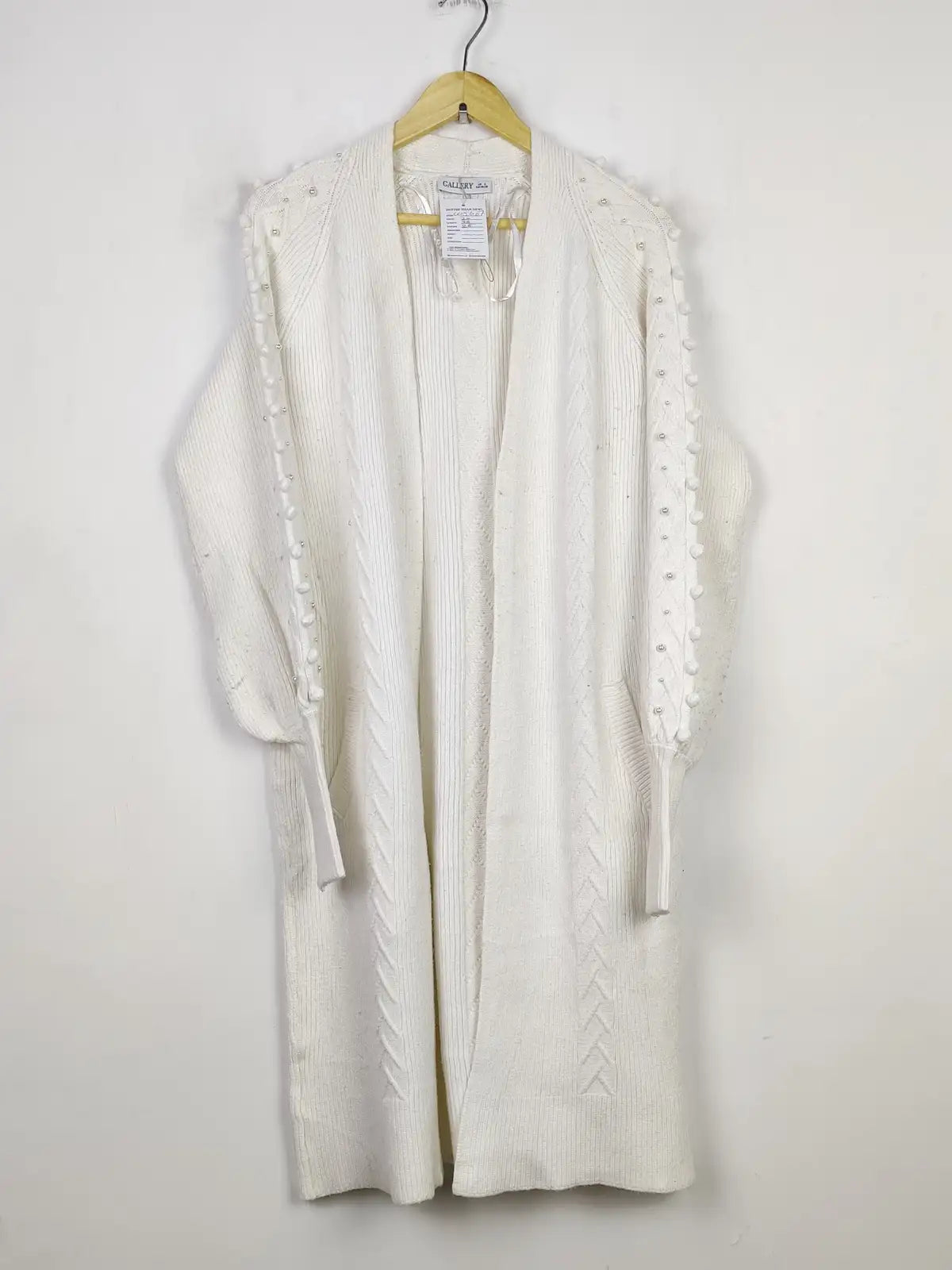 Buy online pre-used pre-loved 100% authentic & Original branded Gallery (LC-5607) available in Pakistan. Top international brands avilable.