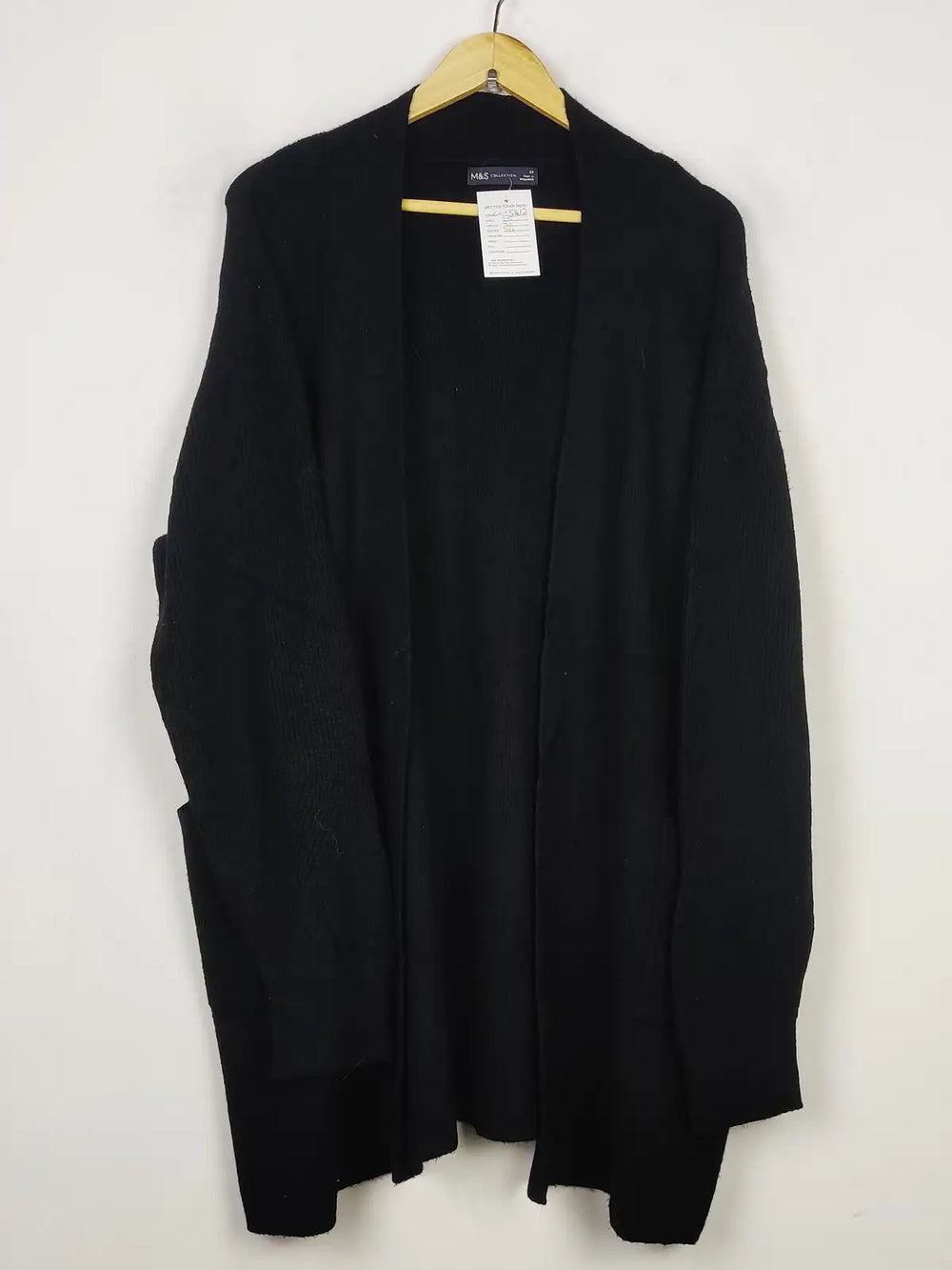 Buy online pre-used pre-loved 100% authentic & Original branded Marks & Spencer (LC-5612) available in Pakistan. Top international brands avilable.