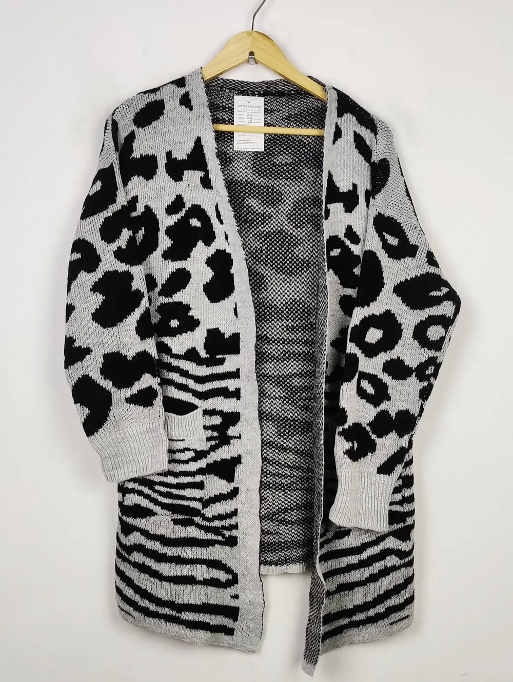 Buy online pre-used pre-loved 100% authentic & Original branded Unknown Brand (LC-5615) available in Pakistan. Top international brands avilable.