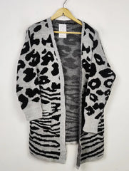 Buy online pre-used pre-loved 100% authentic & Original branded Unknown Brand (LC-5615) available in Pakistan. Top international brands avilable.