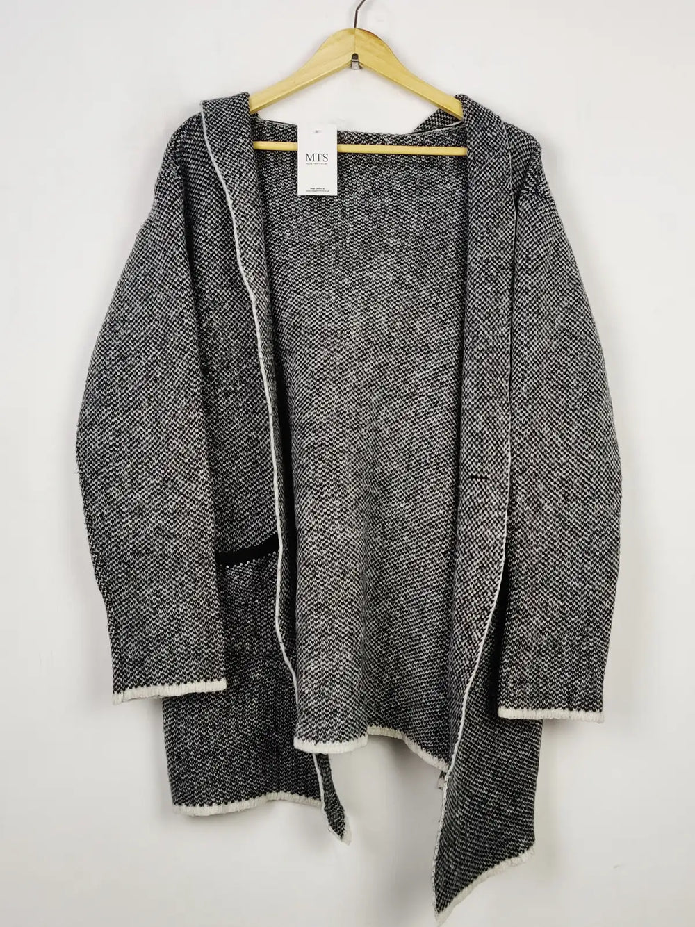 Buy online pre-used pre-loved 100% authentic & Original branded Shien (LC-5628) available in Pakistan. Top international brands avilable.