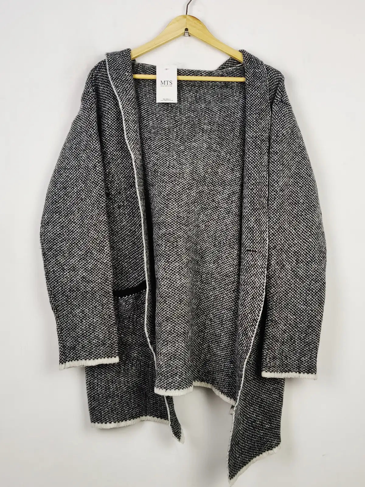 Buy online pre-used pre-loved 100% authentic & Original branded Shien (LC-5628) available in Pakistan. Top international brands avilable.