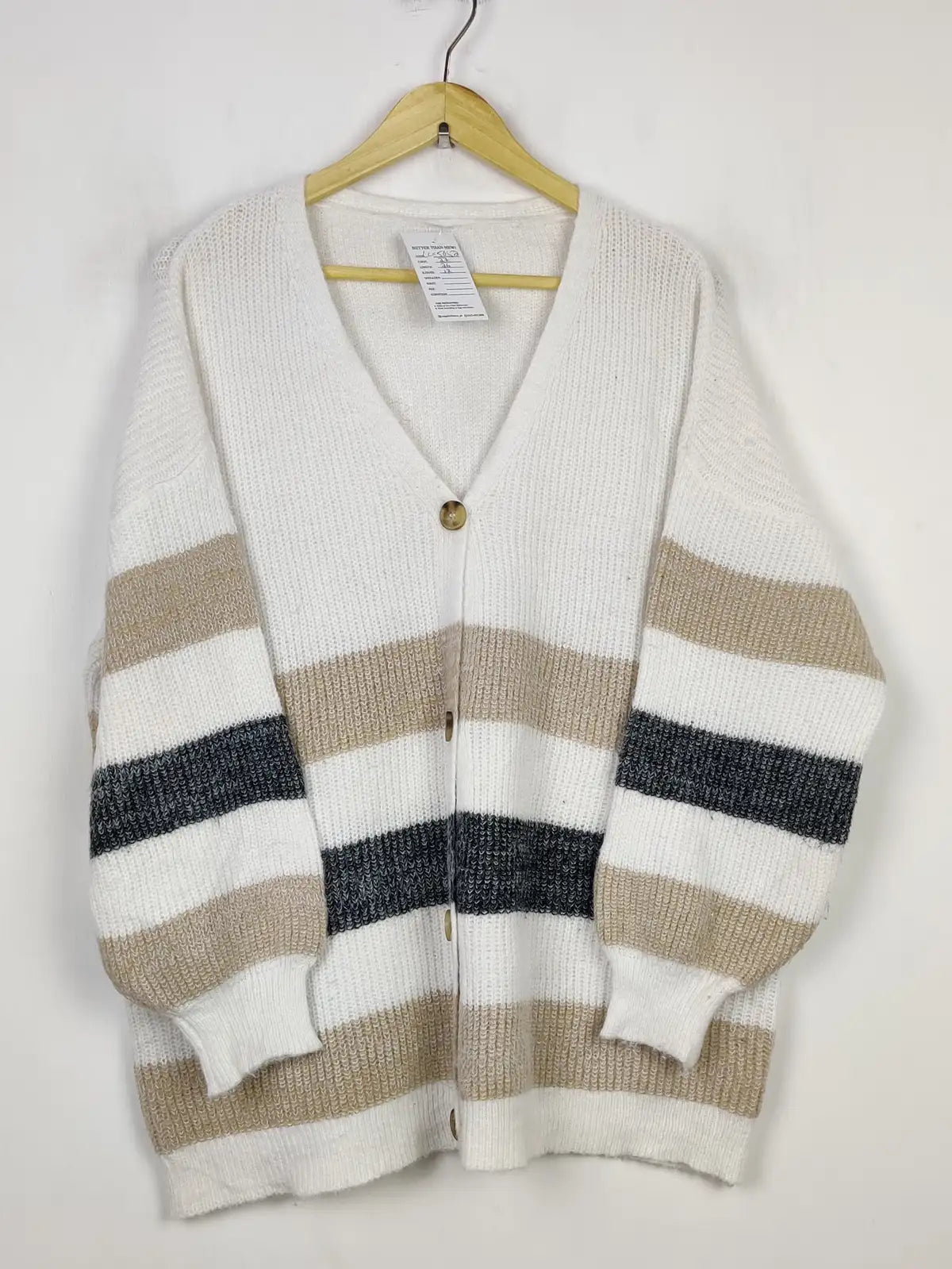 Buy online pre-used pre-loved 100% authentic & Original branded Unknown Brand (LC-5652) available in Pakistan. Top international brands avilable.