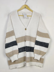 Buy online pre-used pre-loved 100% authentic & Original branded Unknown Brand (LC-5652) available in Pakistan. Top international brands avilable.