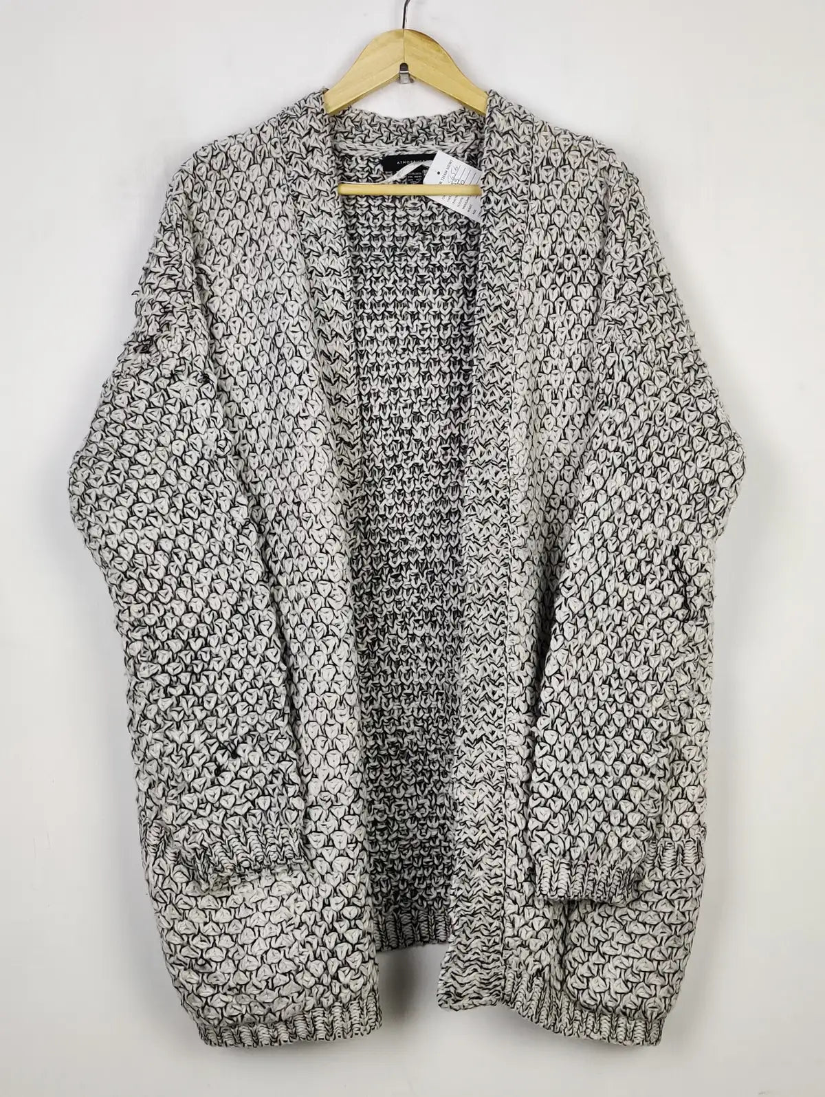 Buy online pre-used pre-loved 100% authentic & Original branded Atmosphere (LC-5656) available in Pakistan. Top international brands avilable.