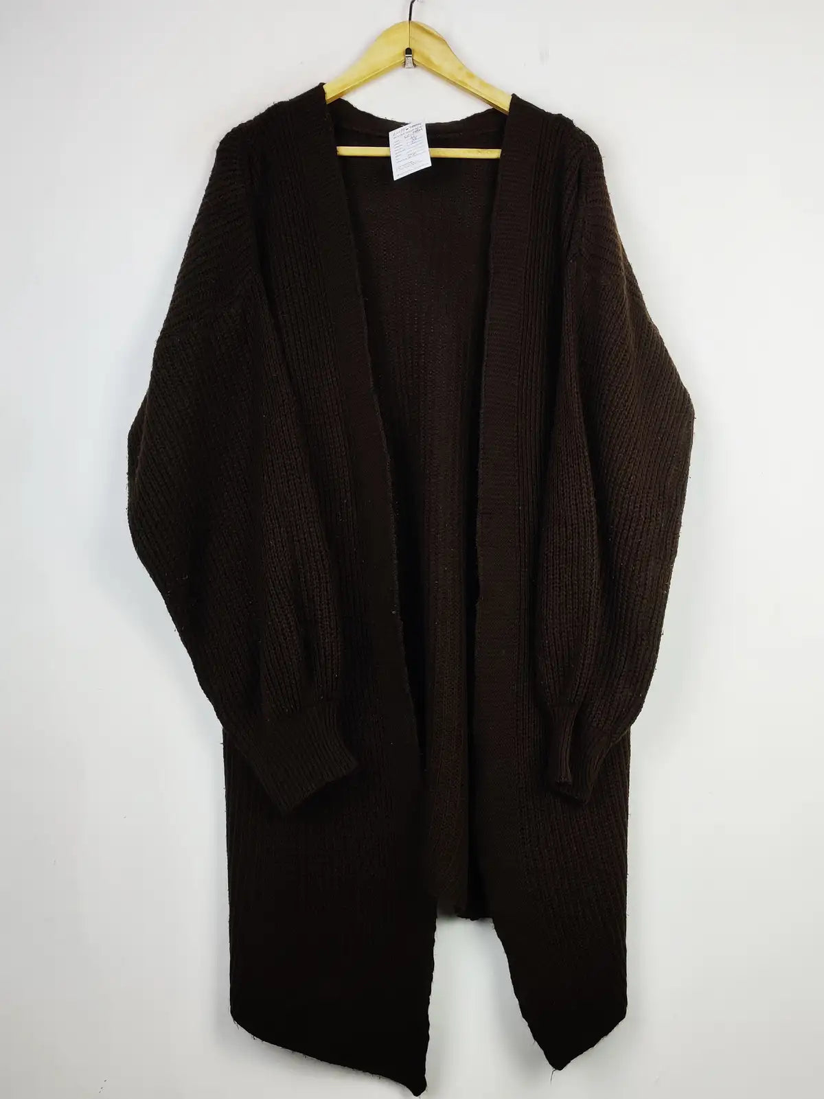 Buy online pre-used pre-loved 100% authentic & Original branded Unknown Brand (LC-6098) available in Pakistan. Top international brands avilable.