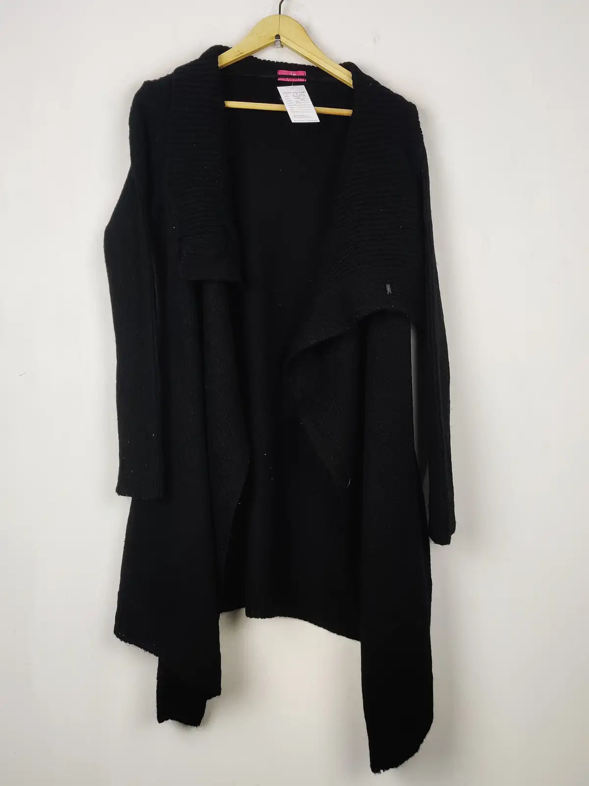 Buy online pre-used pre-loved 100% authentic & Original branded Ruga (LC-6365) available in Pakistan. Top international brands avilable.