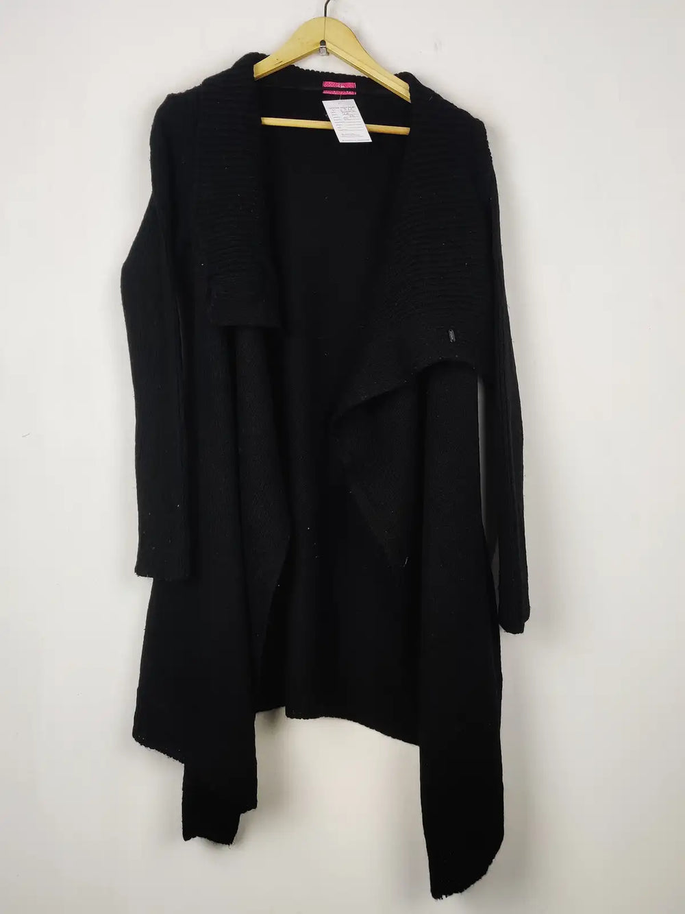 Buy online pre-used pre-loved 100% authentic & Original branded Ruga (LC-6365) available in Pakistan. Top international brands avilable.