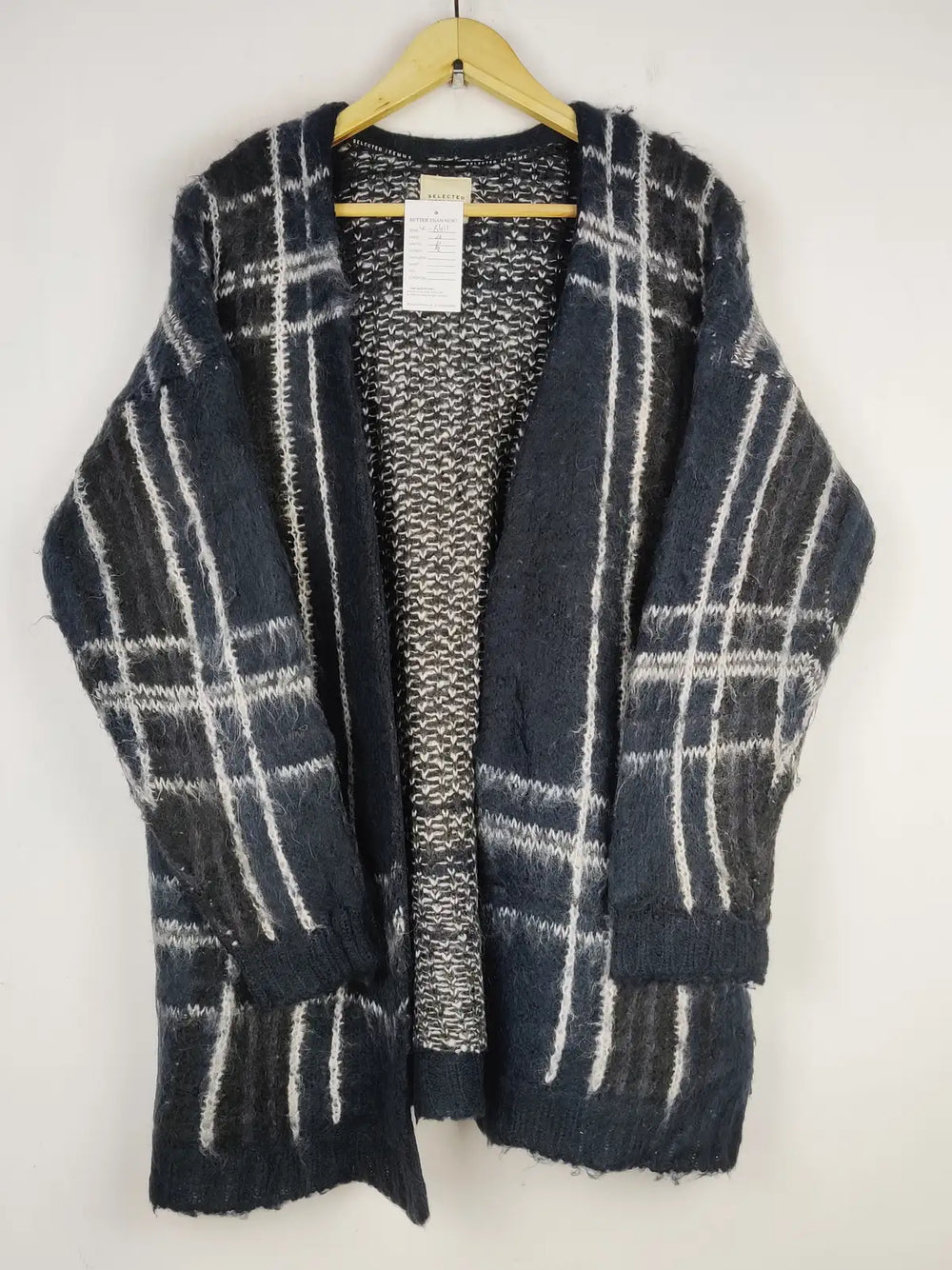Buy online pre-used pre-loved 100% authentic & Original branded Selected (LC-6411) available in Pakistan. Top international brands avilable.