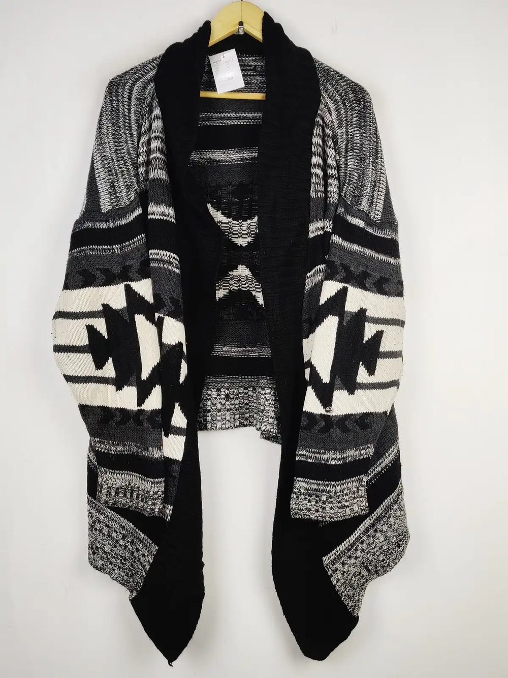 Buy online pre-used pre-loved 100% authentic & Original branded Atmosphere (LC-6442) available in Pakistan. Top international brands avilable.