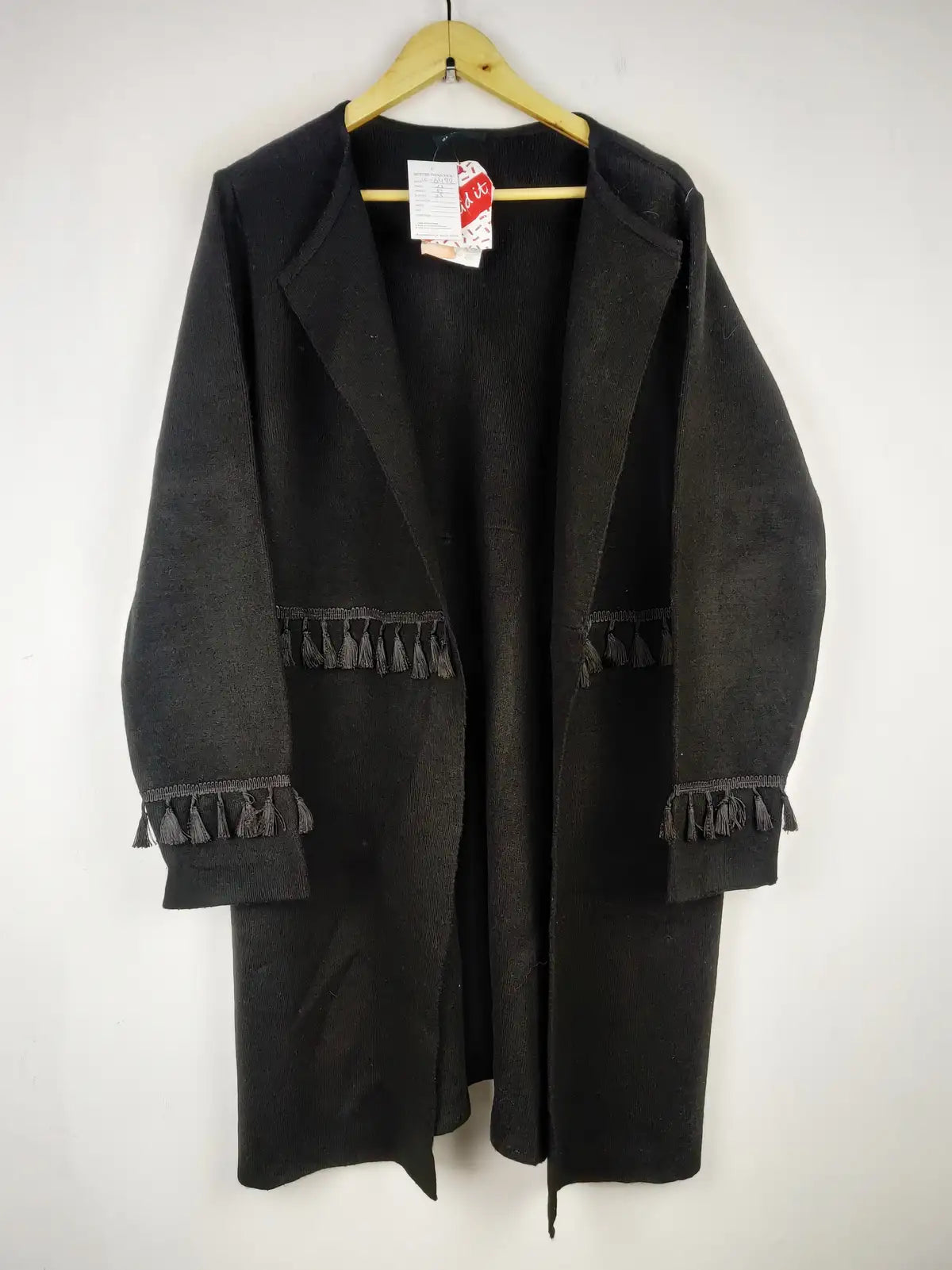 Buy online pre-used pre-loved 100% authentic & Original branded Wallis (LC-6472) available in Pakistan. Top international brands avilable.
